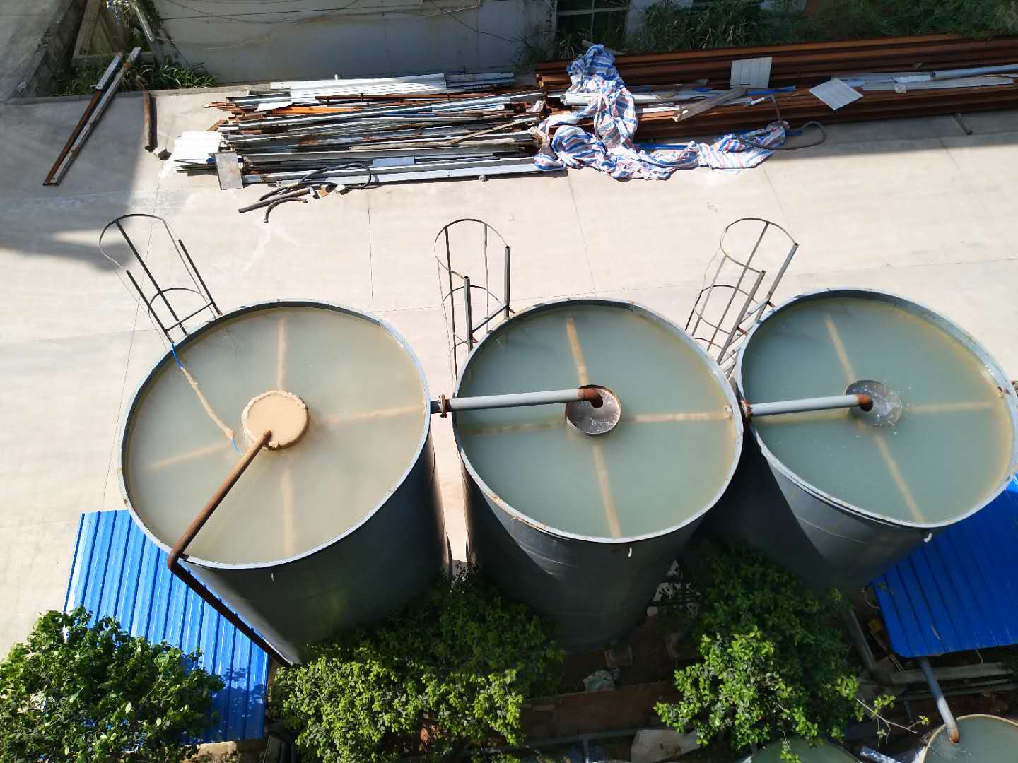 反流沉淀罐-三級(jí)沉淀-水樣-現(xiàn)場(chǎng)圖片